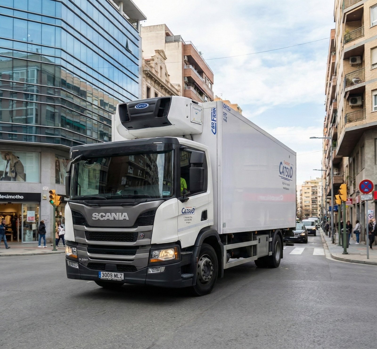 Camión Scania de Catsud en reparto urbano